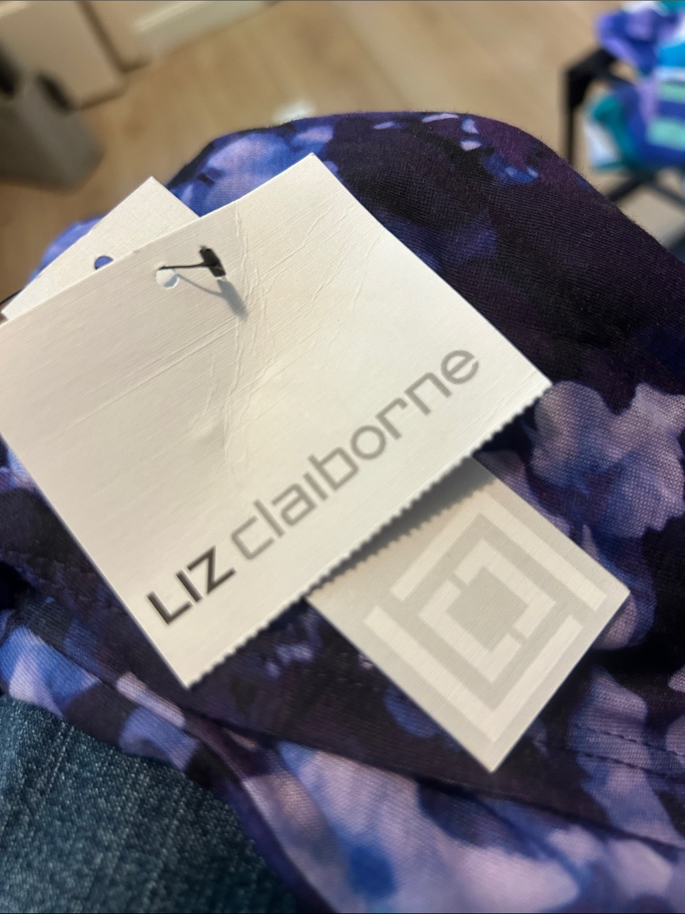 NWT Liz Claiborne  Purple Lavender Floral  Top Tee Size Small - Picture 3 of 4